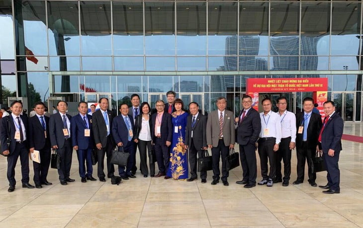 Các đại biểu là người Việt Nam ở nước ngoài về dự Đại hội đại biểu UBTƯ MTTQ Việt Nam lần thứ 9